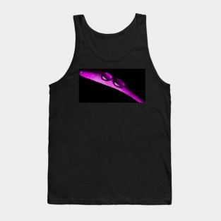 Drops of dew on a leaf Tank Top